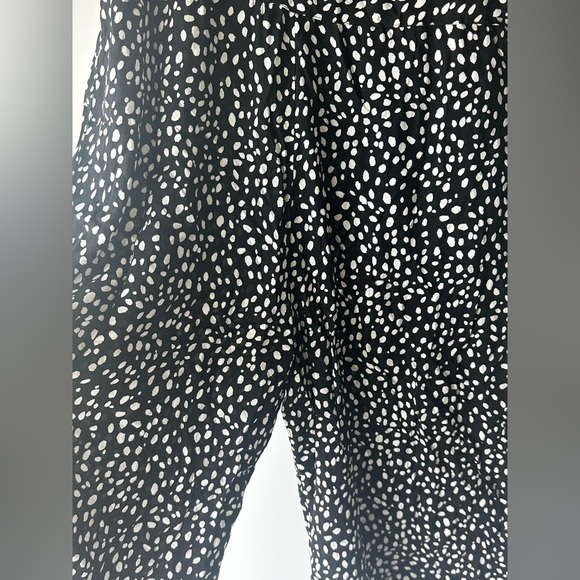 This beautiful polka dot petite jumpsuit, size is US 10. Perfect fit - Picture 3 of 4